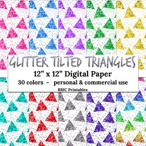 Könnte beinhalten: 30 digitale Papiere mit Glitzer-Schräg-Dreiecksmustern in verschiedenen Farben. Jedes Papier ist 30,48 cm x 30,48 cm groß. Der Text "GLITTER TILTED TRIANGLES" und "12" x 12" Digital Paper" steht in der Mitte des Bildes.