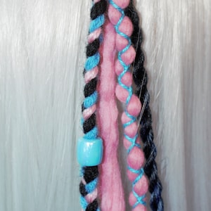 Dreadlocks Dreadfall Haarspangen Festival Blau Rosa Schwarz Acryl Handarbeit doppel dread mit Twist, Plat, Silber und Farbe Perlen und Charms