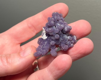 Well-formed botryoidal amethyst (“grape agate” from Sulawesi, Indonesia