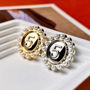 10 CHANEL BUTTONS WHITE PEARL/GOLD CC LOGO METAL 18MM VINTAGE