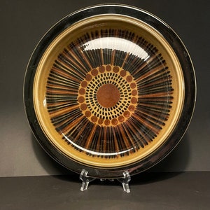 Arabia KOSMOS round serving plate D-33 cm - Designed by Gunvor Olin-Grönqvist, Finland