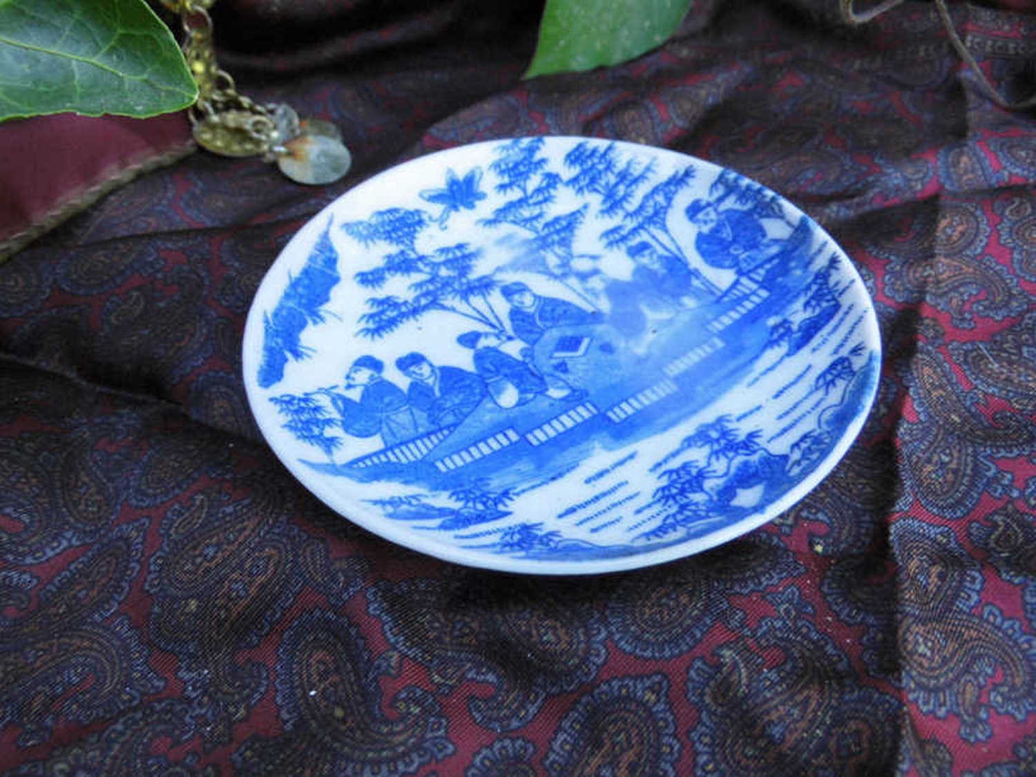 Vintage Chinese porcelain trinket dish / small tip plate, coins