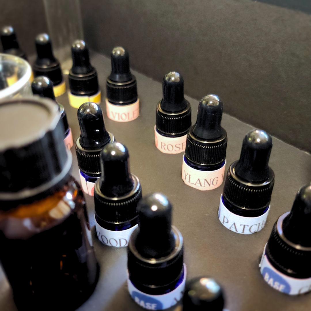 Perfumer Notes Kit Perfume Kit: Classic Notes, DIY Your Own Original Perfume - the PARFUM ...