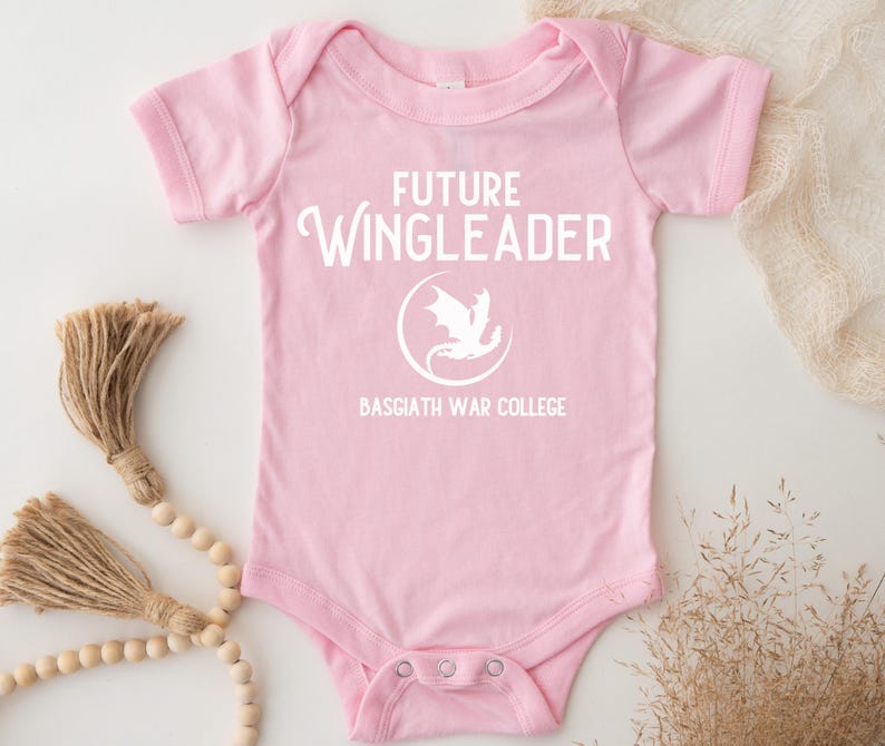 Fourth Wing Baby Bodysuit Future Wingleader, Bookish Baby Shower gift idea Booklover, Iron Flame pregnancy, Newborn Riders Quadrant shirt bild 3