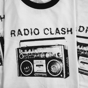 Radio Clash Boombox T-Shirt Unisex UK Punk Rock Retro Anni '70 Stile Anni '80 Maglietta Ringer