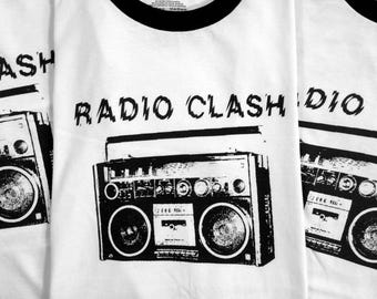 Radio Clash Boombox T-Shirt Unisex UK Punk Rock Retro 1970er 1980er Jahre Stil Ringer Shirt