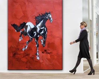 キャンバスに描かれた大きな抽象画、キャンバスに描かれた馬の壁アート