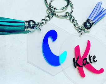 Gepersonaliseerde naam beginletter sleutelhanger sleutelhanger op maat vinyl bruiloft feestkous accessoires geschenken sleutelhangers meisjes handtas charme cadeau