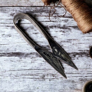 Wikinger Schere - Handgeschmiedete Schere mit Feder - Mittelalter Schere - Klein 11 cm