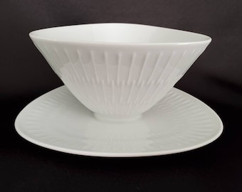 Apart by Hutschenreuther/Selb/Bavaria Germany/Contemporary/Whiteware/Serving Bowl/Sauce Boat/Gravyboat with Attached Underplate