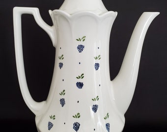 Berries/Johnson Brothers/England/Ironstone/Coffee Server/5-Cup/Footed Coffee Pot