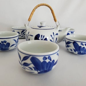 Tea Set/Hand Painted/Porcelain/Blue and White/Chinoiserie/Teacups/Teapot & 5 Cup Set