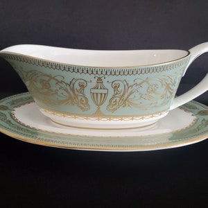 Balmoral Green/Royal Worcester/England/Fine Bone China/Gold Trim/Sauce Boat/Gravyboat with Underplate