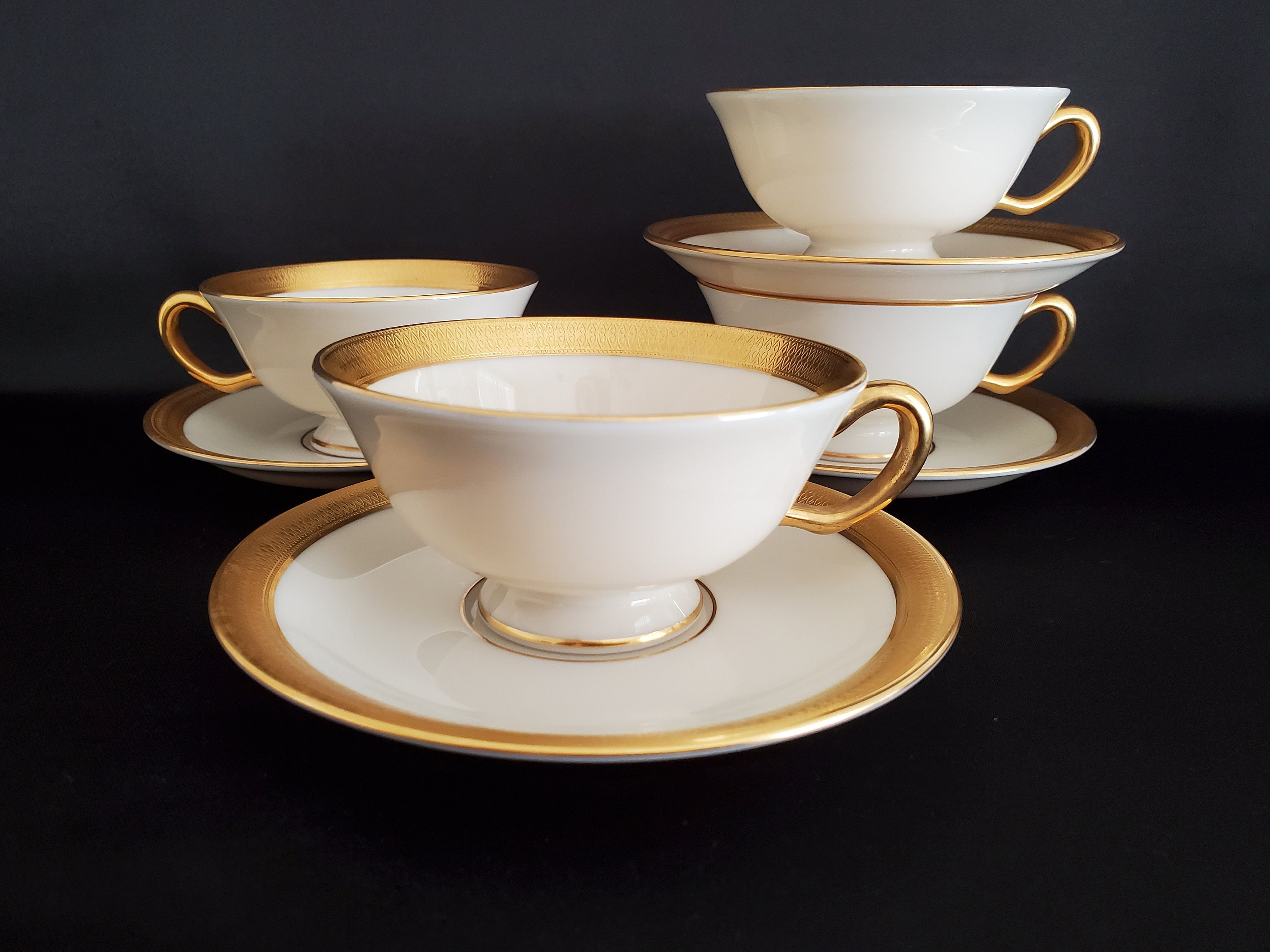 Chic 4pcs Tall Double Wall Footed Glass Tea Cups