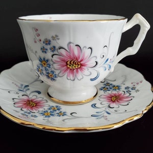 Aynsley/England/Bone China/Teacup/Crocus Shape/Pink Flowers/Footed Cup & Saucer Set
