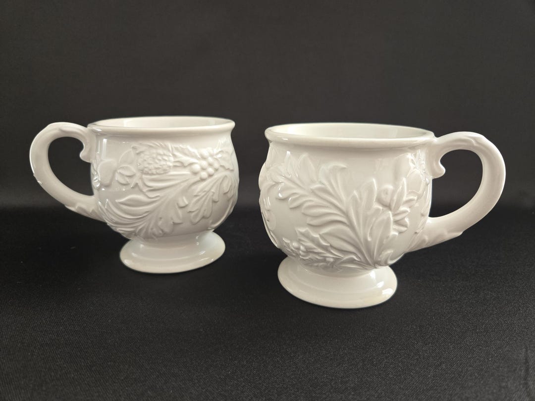 Set of 2/lenox/butler's Pantry/footed Cups/mugs/holiday/holly & Berries ...