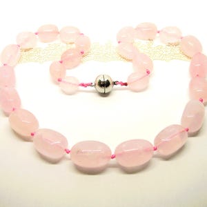 ROSE QUARTZ NECKLACE graduated with magnetic closure