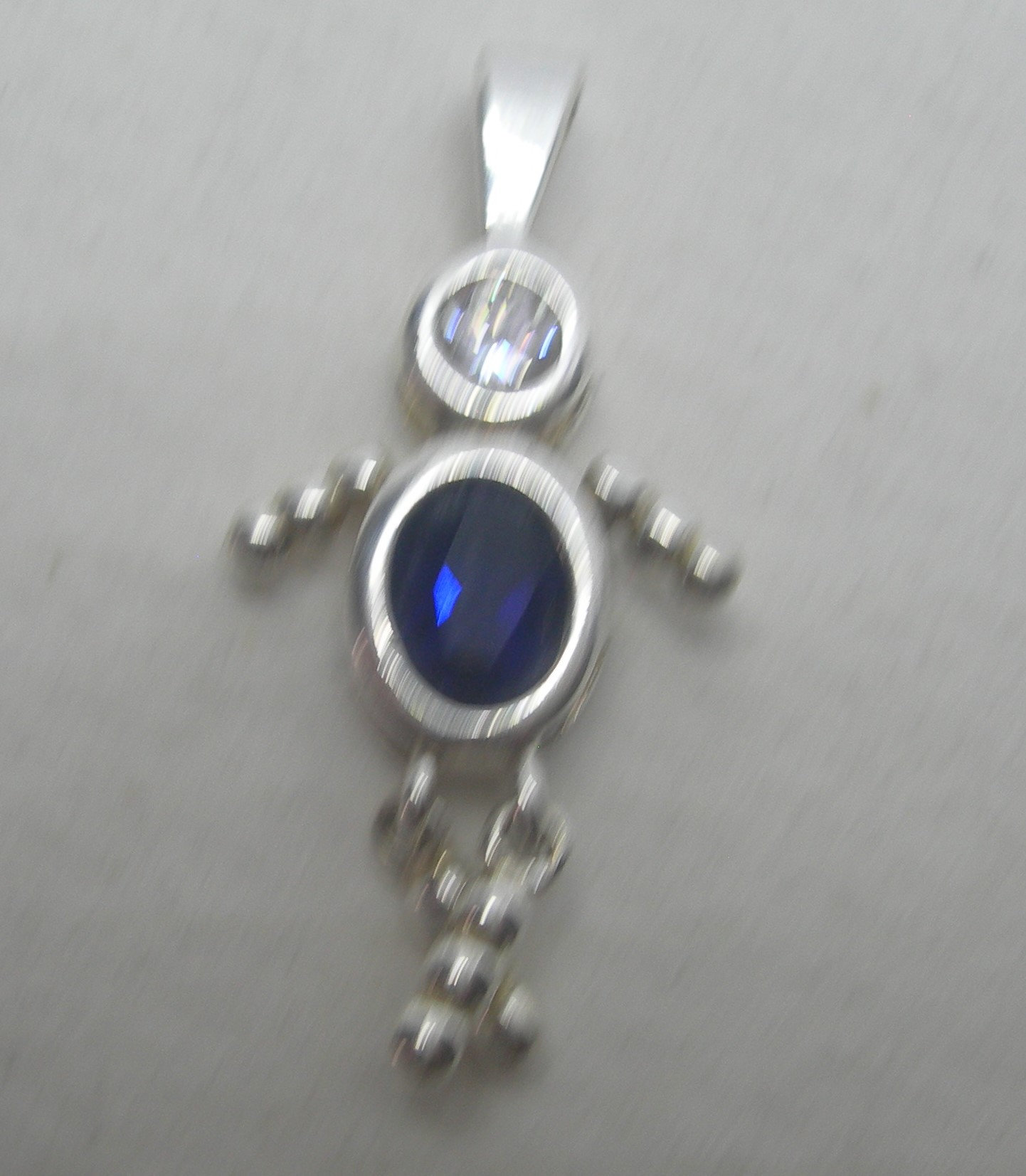 Pendentif Petit Garçon Articulé – Argent 925 – Pierres Semi-précieuses – Neuf Sans Boîte