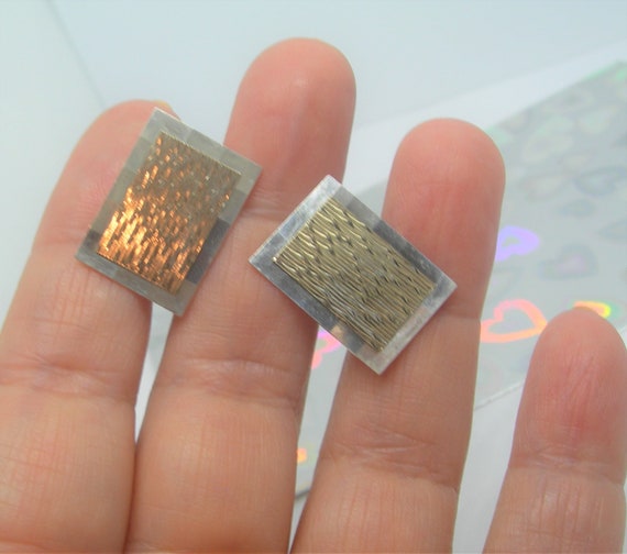 金とシルバーの長方形カフリンクス