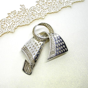 SILVER BROOCH FOREIGN A Ribbon vintage Gift for her