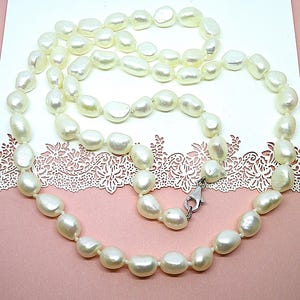White BAROQUE PEARLS NECKLACE knotted silver closure