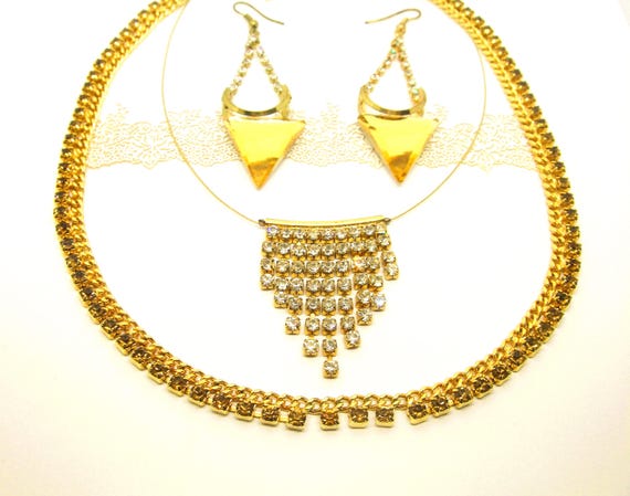 SPARKLING JEWELLERY, golden necklace and earrings