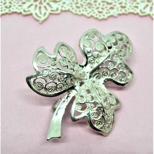 BROCHE DE PLATA CON HOJA VERDE Una linda hojita Diseño extranjero, regalo vintage para ella