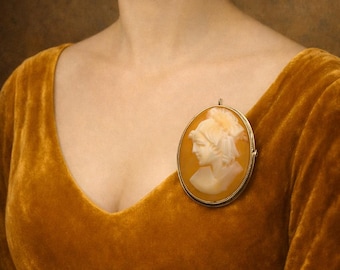 CAMEO SILVER BROOCH Pendant hand-carved shell