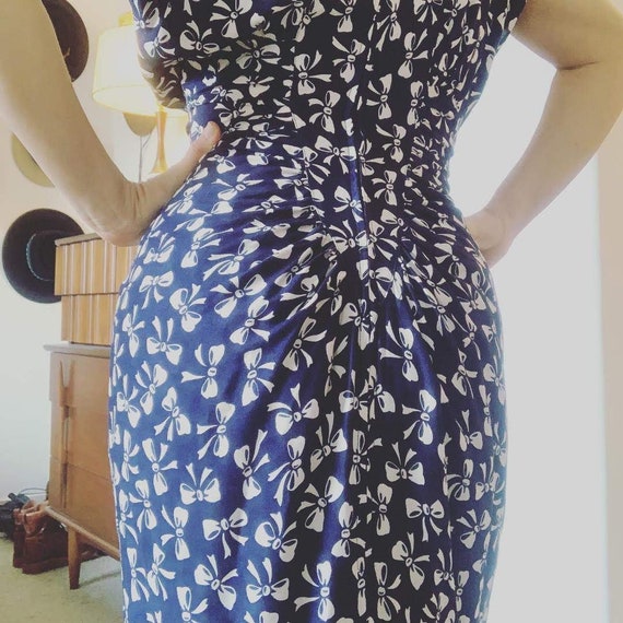 Vintage 1980's does 40's Novelty Bow Print Dress - image 3