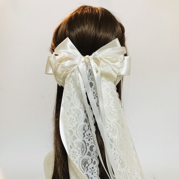 Noeud pour cheveux en dentelle avec ruban de satin blanc avec longues queues de ruban et barrette française