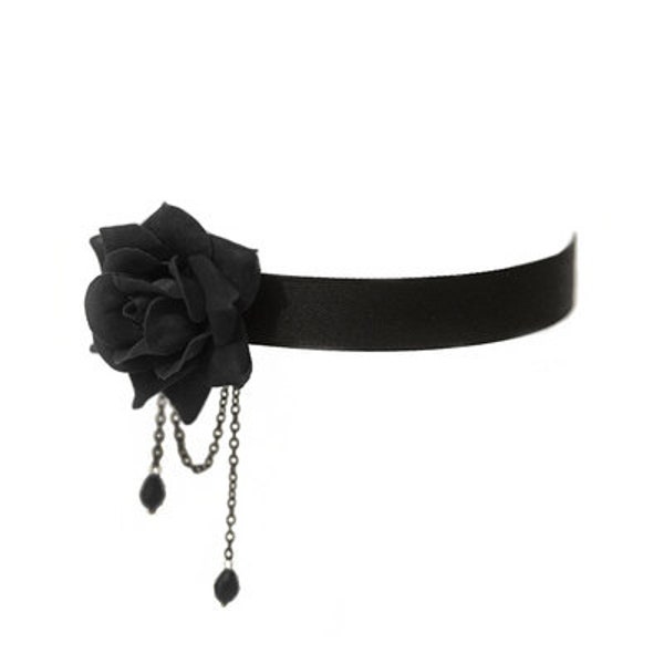 Collier ras du cou noir avec ruban de roses