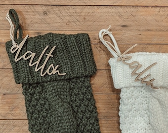 Etiquetas de nombres de medias / Nombres de medias navideñas / Adorno de nombre / Etiqueta de nombre de regalo / Personalizado / Corte láser