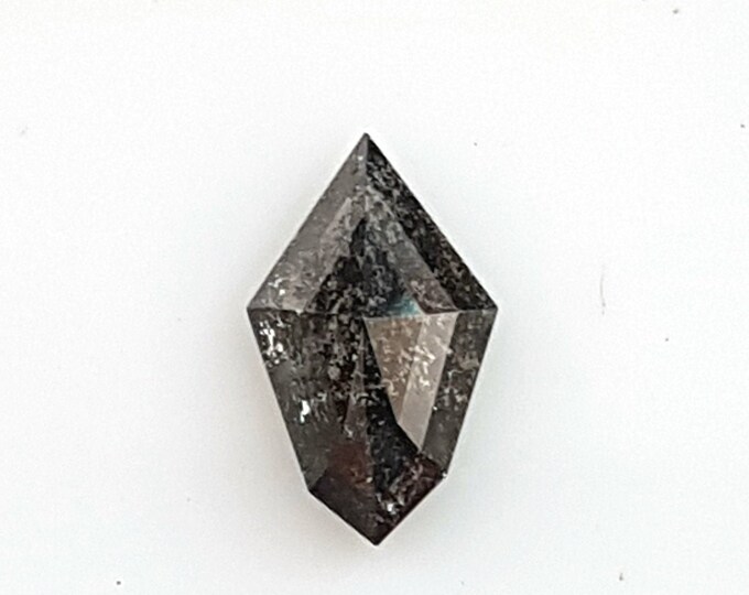 Natural grey diamond, faceted hexagon mm.9,57x5,78, h.mm.2,78, weight cts.1,13