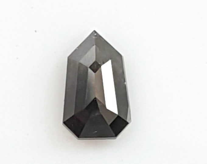 Natural grey diamond, faceted heptagon mm.9,27x5,76, h.mm.3,47, weight cts.1,69