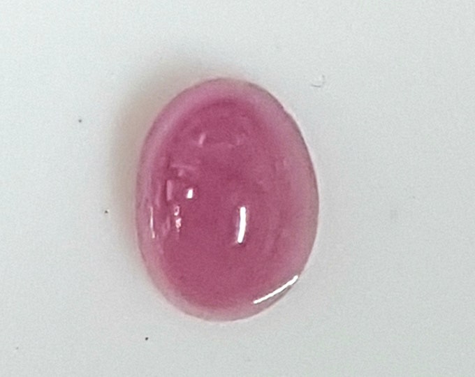 Natural pink sapphire, oval cabochon cut, mm.7,95x6,00, h.mm.4,60, weight cts.2,27
