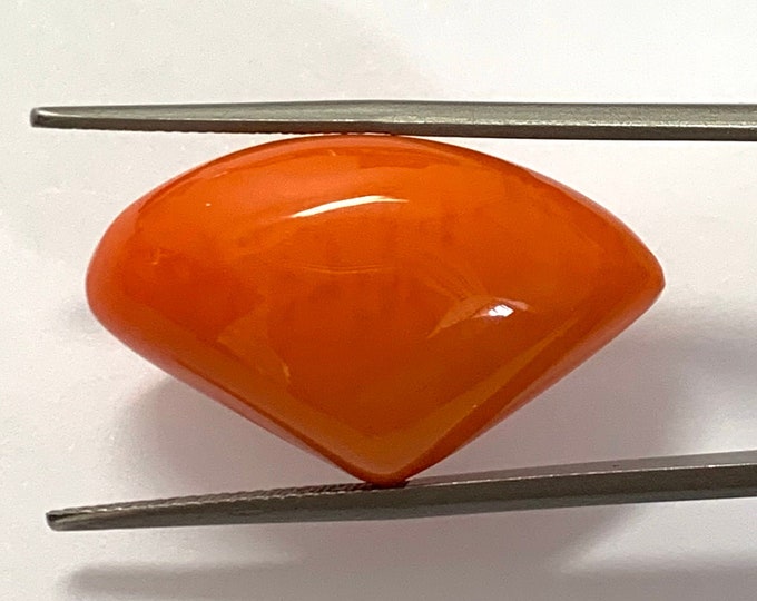 Natural Orange Opal, irregular trillion mm.29x17,67, h.mm.8,62, cts.18,70