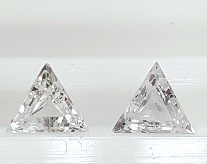 Couple of natural white sapphire, faceted trillion/triangle mm.6,22x6,22x6,22, h.mm.4,99, weight cts.1,38