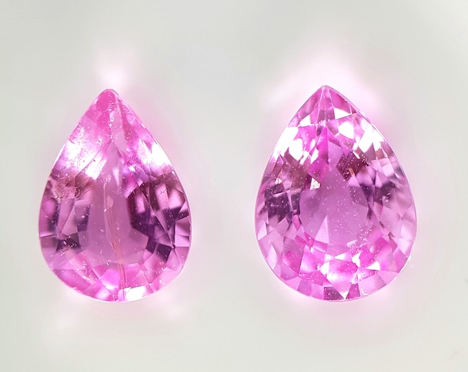 Natural Pink Sapphire, pear 7x5 mm.