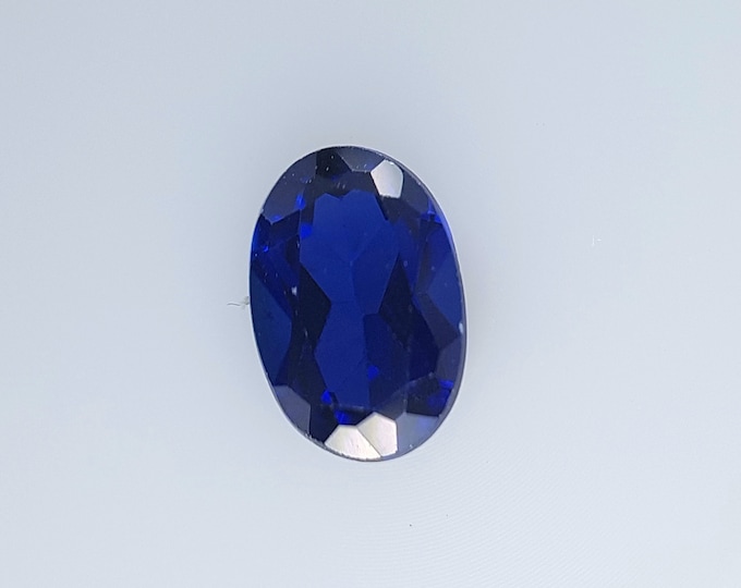 Lab grown royal blue sapphire Oval 6x4 mm., average weight ct.0,58