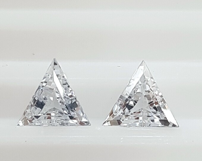 Couple of natural white sapphire, faceted trillion/triangle mm.6,27x6,27x6,27, h.mm.3,75, weight cts.1,95