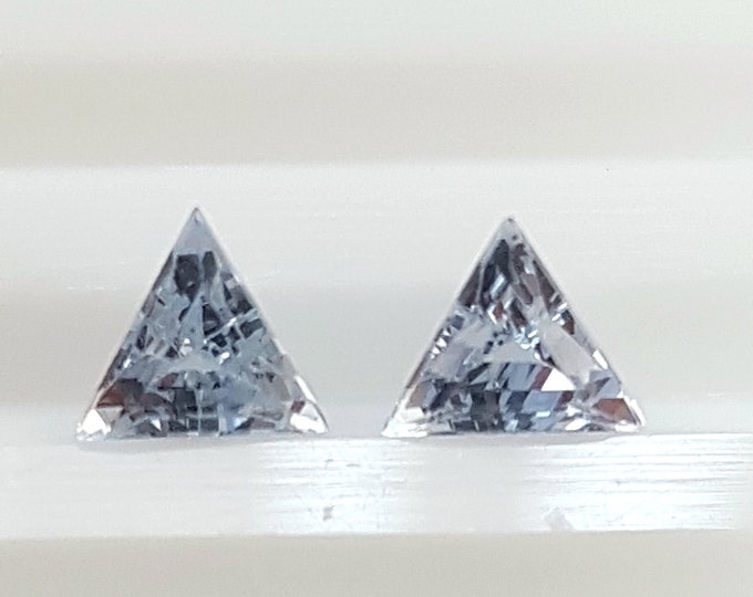 Couple  of natural light blue sapphire, trillion/triangular shape, mm.4,49x4,49x4,49, h. mm.2,93, weight cts.0,75