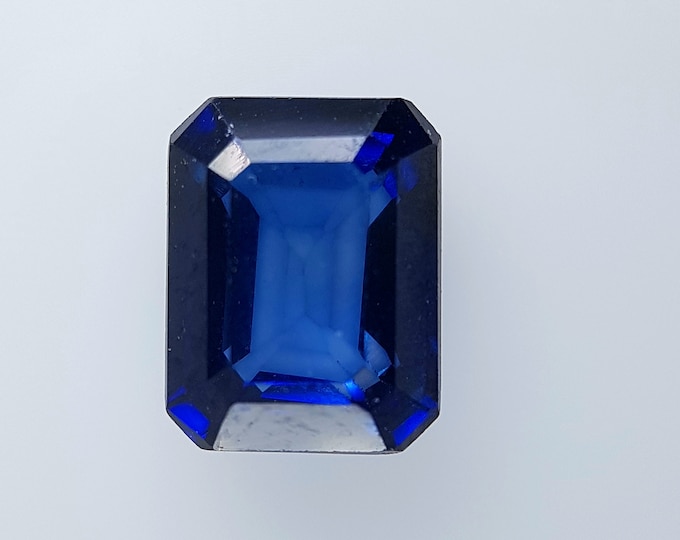 Lab grown royal blue Sapphire Octagon 8x6 mm., average weight ct.1,80