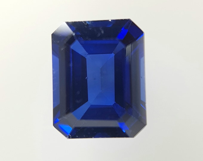 Lab grown royal blue sapphire Octagon 10X8 mm., average weight ct.4,34