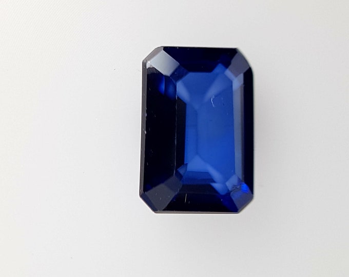 Lab grown royal blue Sapphire Octagon 7x5 mm., average weight ct.1,22