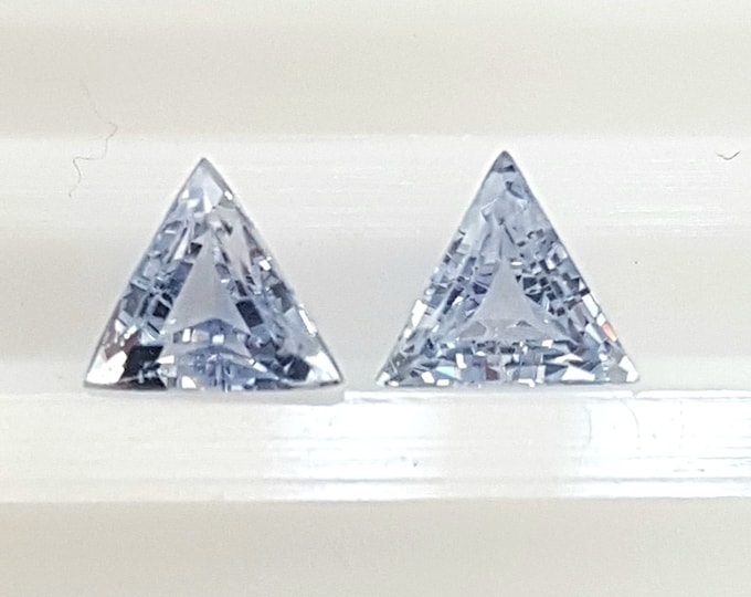 Couple of Natural blue sapphire, trillion/triangle mm.4,50x4,50x4,50, h.mm.2,84, cts.0,72