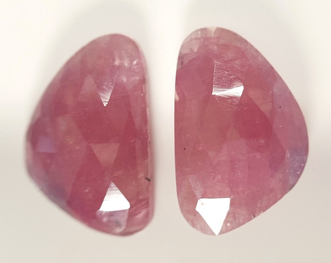 Natural red Sapphire, ct.11,10, flat rosecut couple, irregular cut 15,00x9,70 mm.
