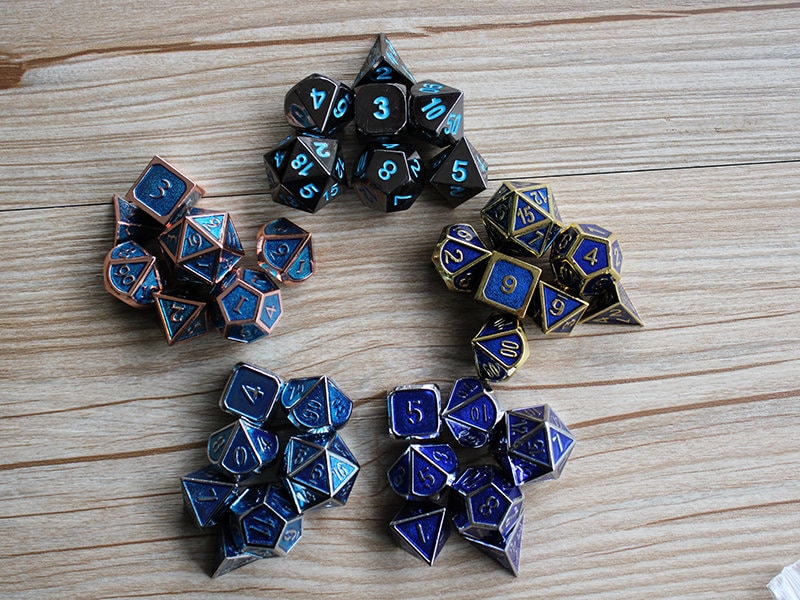 Lot De 21 Dés Polyédriques à Paillettes – 3 Jeux De 7 Dés (D4 D6 D8 D10 D12 D20) – Pour D&D, RPG, MTG – Double Couleur Bleu – Sacs De Rangement Inclus