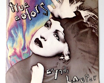 Cyndi Lauper | True Colors | På väg mot månen | 7" vinylsingel | 45 varv/min | 80-tals popmusik, musikälskare, skivsamlare