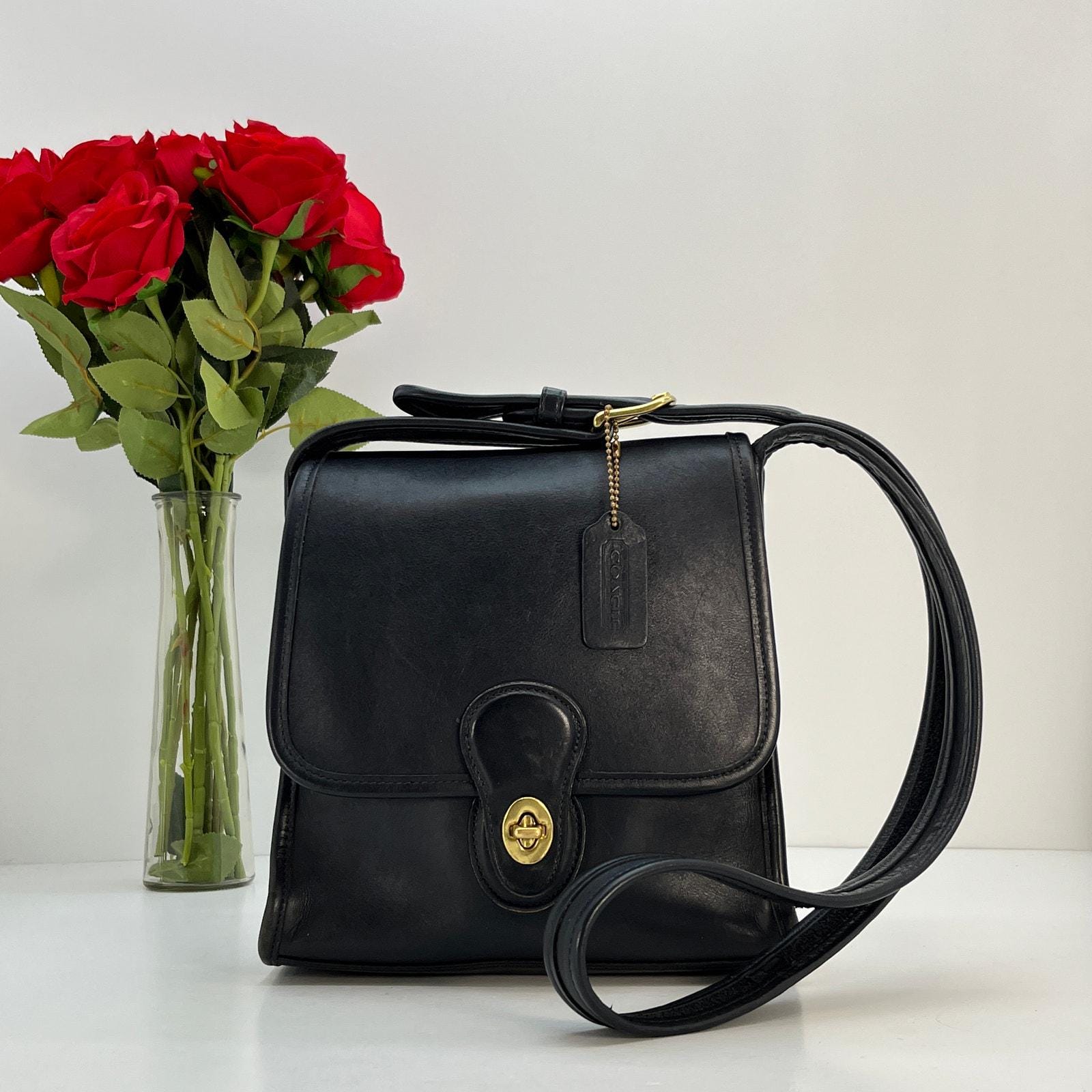 old coach♡ Vintage Coach Legacy Crescent #9338. Is definitely that girl to me