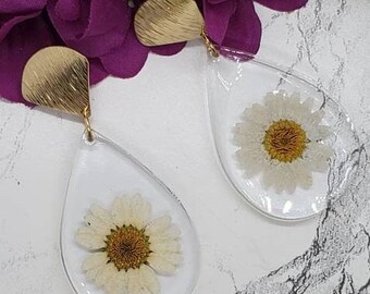 Dried Flower Resin Earrings, Handmade Floral Earrings, Real Pressed Daisy Earrings, Clear Teardrop Flower Earrings, Statement Resin Earrings